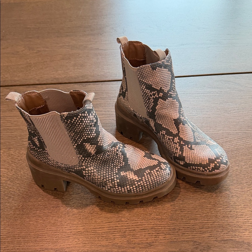 Universal Thread Snake-Print Chelsea Booties in Taupe and Black